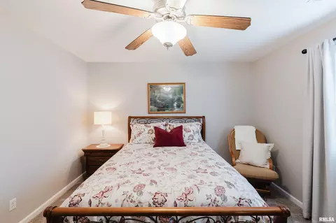 Bedroom - 1109 Glory Ln, Marion, IL 62959 photo 5 of 7