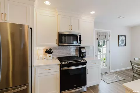 Kitchen - 1109 Glory Ln, Marion, IL 62959 photo 2 of 4