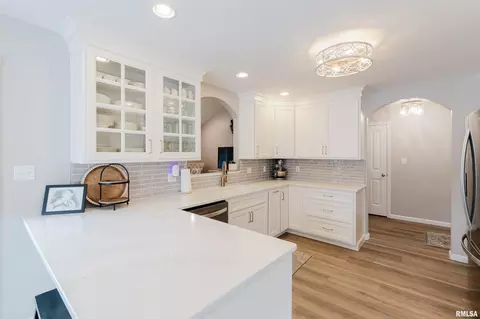 Kitchen - 1109 Glory Ln, Marion, IL 62959 photo 3 of 4