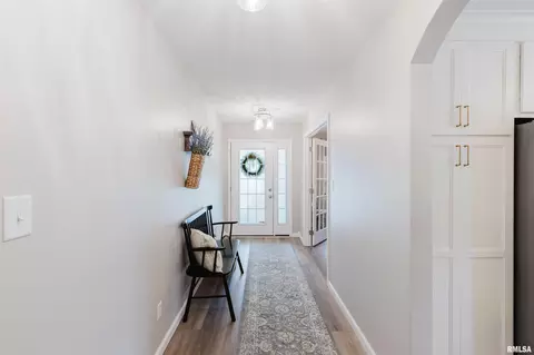 Entry Way - 1109 Glory Ln, Marion, IL 62959 photo 2 of 4