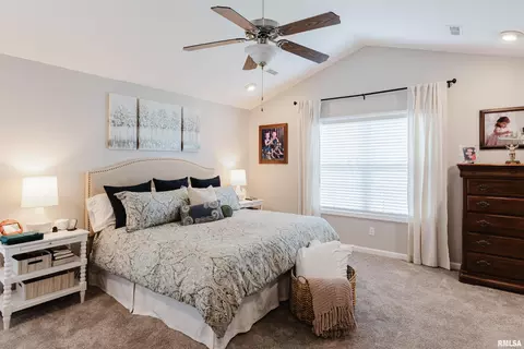 Bedroom - 1109 Glory Ln, Marion, IL 62959 photo 2 of 7