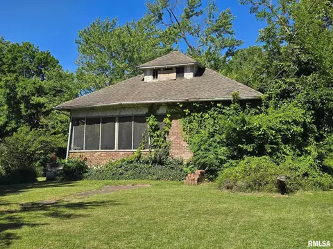 815 S Division St, Carterville, IL 62918