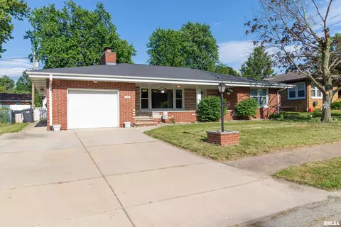 1106 Howard Ct, Pekin, IL 61554