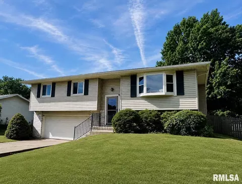 104 Clayton Ct, East Peoria, IL 61611