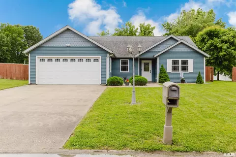 205 Noah Ln, Carterville, IL 62918