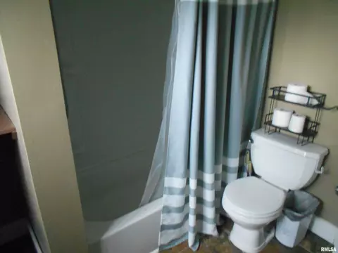 Bath - 281 E Mechanic St, Ipava, IL 61441 photo 2 of 2