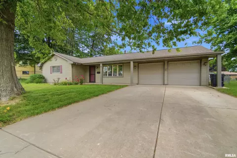 7715 W Redwing Dr, Peoria, IL 61604