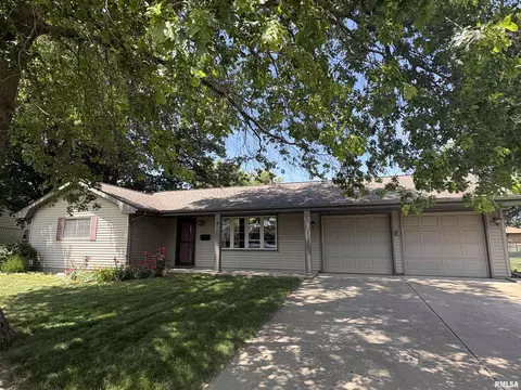 7715 W Redwing Dr, Peoria, IL 61604