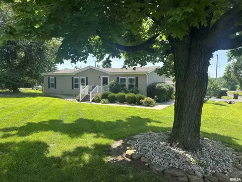 128 Walnut St, Stonefort, IL 62987