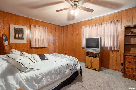 Bedroom - 909 Grant St, Eldorado, IL 62930 photo 3 of 6