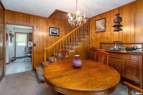 Dining - 909 Grant St, Eldorado, IL 62930 photo 1 of 3