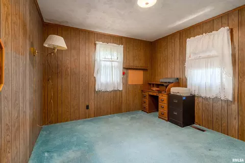 Bedroom - 909 Grant St, Eldorado, IL 62930 photo 5 of 6