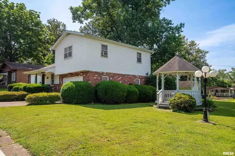 Exterior - 909 Grant St, Eldorado, IL 62930 photo 3 of 8