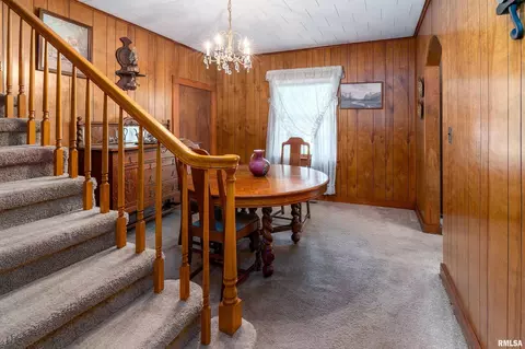 Dining - 909 Grant St, Eldorado, IL 62930 photo 3 of 3