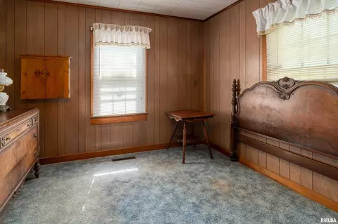 Bedroom - 909 Grant St, Eldorado, IL 62930 photo 1 of 6