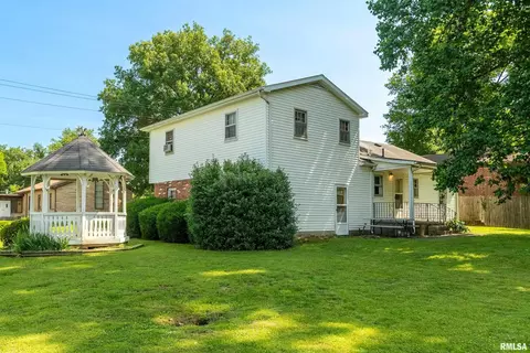 Exterior - 909 Grant St, Eldorado, IL 62930 photo 2 of 8