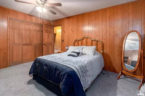 Bedroom - 909 Grant St, Eldorado, IL 62930 photo 4 of 6