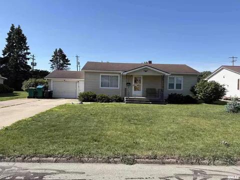 870 Parkview Rd, Galesburg, IL 61401