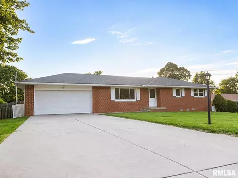 405 Daniel Pkwy, Washington, IL 61571