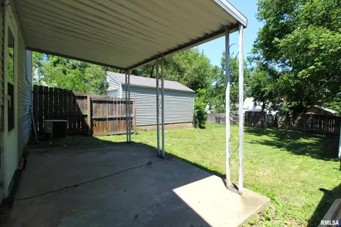 Exterior - 721 E Seneca Pl, Peoria, IL 61603 photo 6 of 9