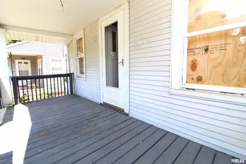 Exterior - 721 E Seneca Pl, Peoria, IL 61603 photo 5 of 9
