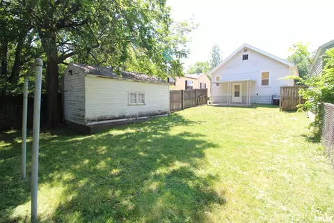 Exterior - 721 E Seneca Pl, Peoria, IL 61603 photo 7 of 9