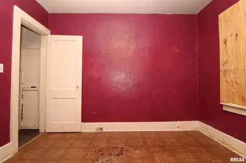Bedroom - 721 E Seneca Pl, Peoria, IL 61603 photo 2 of 6