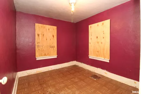 Bedroom - 721 E Seneca Pl, Peoria, IL 61603 photo 1 of 6