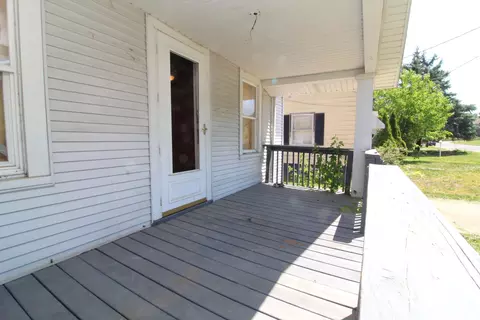 Exterior - 721 E Seneca Pl, Peoria, IL 61603 photo 4 of 9