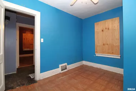 Bedroom - 721 E Seneca Pl, Peoria, IL 61603 photo 4 of 6