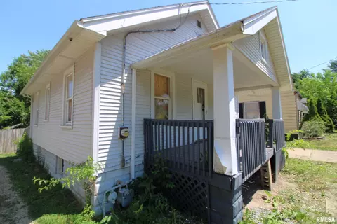 Exterior - 721 E Seneca Pl, Peoria, IL 61603 photo 2 of 9