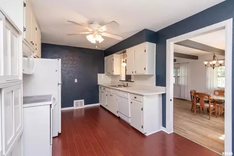 Kitchen - 905 Eldridge St, Washington, IL 61571 photo 2 of 3