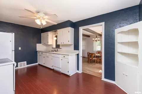 Kitchen - 905 Eldridge St, Washington, IL 61571 photo 1 of 3