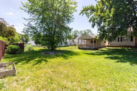 Exterior - 905 Eldridge St, Washington, IL 61571 photo 10 of 13