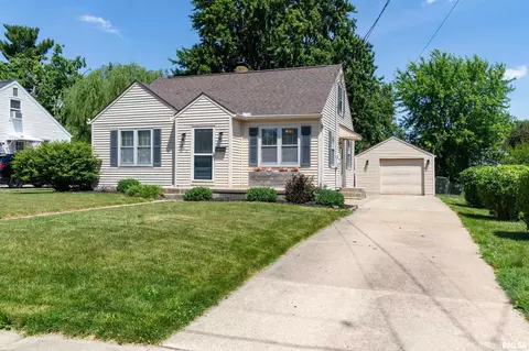 Exterior - 905 Eldridge St, Washington, IL 61571 photo 2 of 13