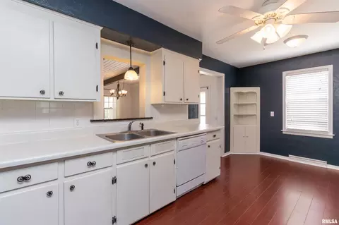 Kitchen - 905 Eldridge St, Washington, IL 61571 photo 3 of 3
