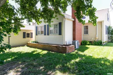 Exterior - 905 Eldridge St, Washington, IL 61571 photo 6 of 13