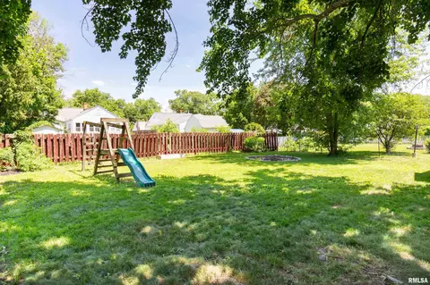 Exterior - 905 Eldridge St, Washington, IL 61571 photo 11 of 13