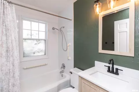Bath - 905 Eldridge St, Washington, IL 61571 photo 1 of 2