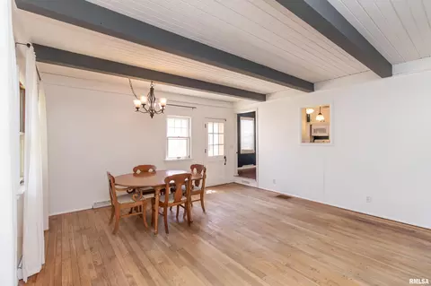 Dining - 905 Eldridge St, Washington, IL 61571 photo 2 of 3
