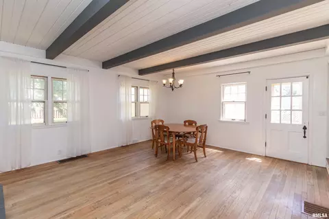 Dining - 905 Eldridge St, Washington, IL 61571 photo 1 of 3