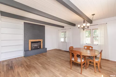 Living - 905 Eldridge St, Washington, IL 61571 photo 1 of 3