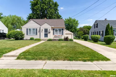 905 Eldridge St, Washington, IL 61571