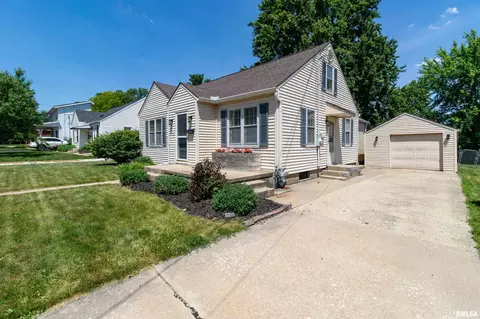 Exterior - 905 Eldridge St, Washington, IL 61571 photo 3 of 13