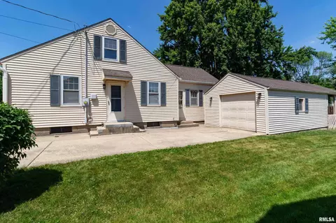 Exterior - 905 Eldridge St, Washington, IL 61571 photo 4 of 13
