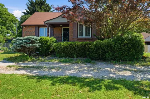 5414 N Humboldt Ave, Peoria Heights, IL 61616
