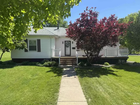 114 S Lincoln St, Washburn, IL 61570