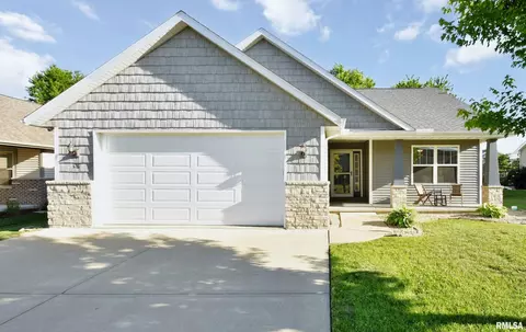 526 Cottonwood Cir, East Peoria, IL 61611