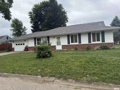 101 W Macarthur St, Lewistown, IL 61542