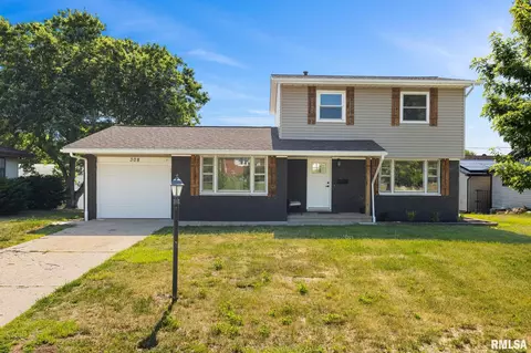 308 S Hollybrook Dr, Chillicothe, IL 61523